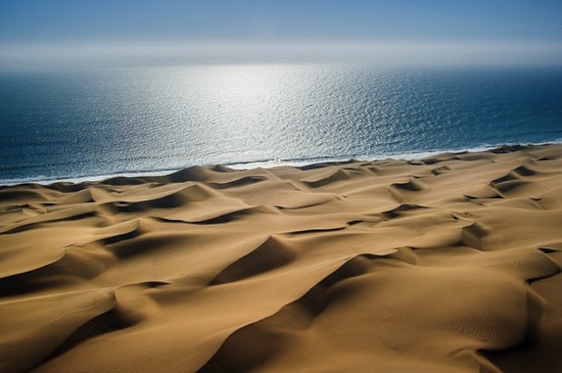 песчаные дюны к морю