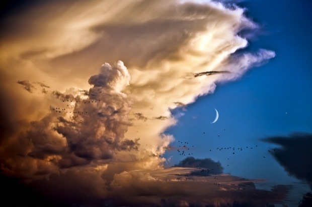 Венера облака и луна