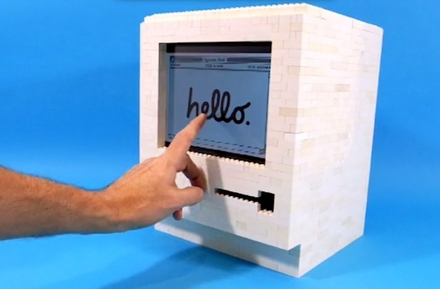 Подставка для Macintosh от LEGO