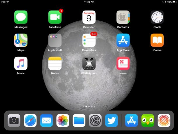 iPad Moon обои от iOS 11 на iPad