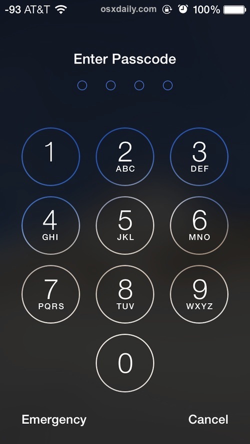 Экран ввода пароля в заблокированном iPhone