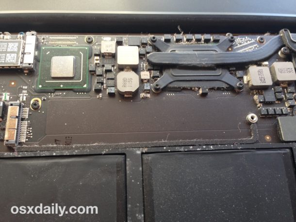 Удалите SSD из MacBook Air, чтобы заменить